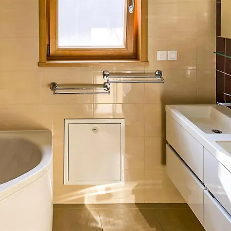 Дом отдыха 9 Bedroom Awesome In Starigrad *