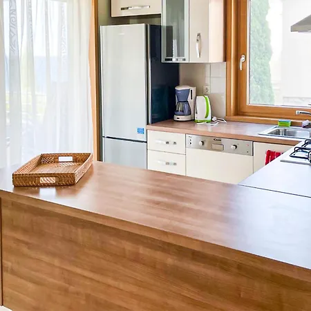 Дом отдыха 9 Bedroom Awesome In Starigrad *
