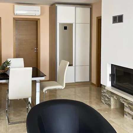 Дом отдыха 9 Bedroom Awesome In Starigrad
